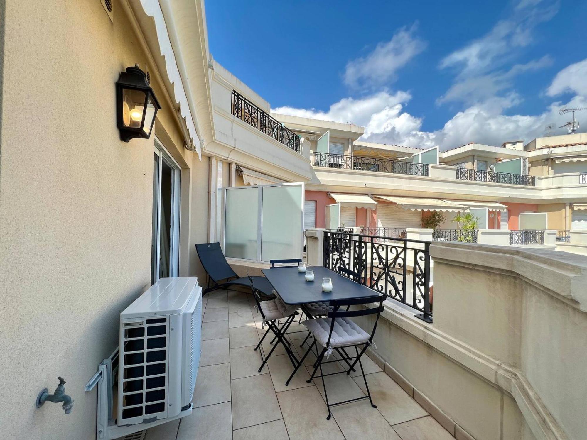 'Le Victoria Beach' Vue Mer Plein Centre, Spacieux مينتون المظهر الخارجي الصورة